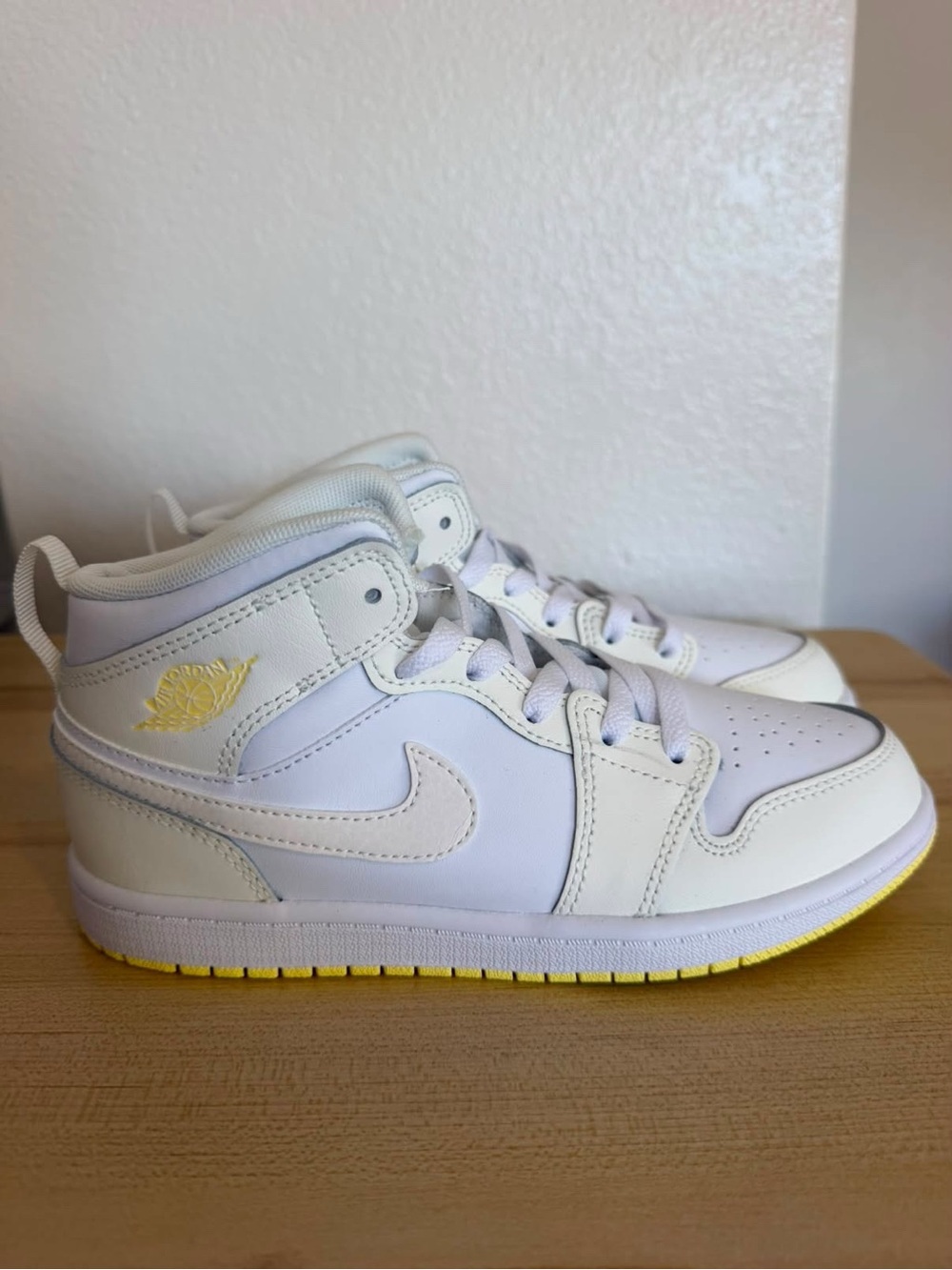 Jordan 1 Mid PS Sail Light Laser Orange White Kids Size 3Y New